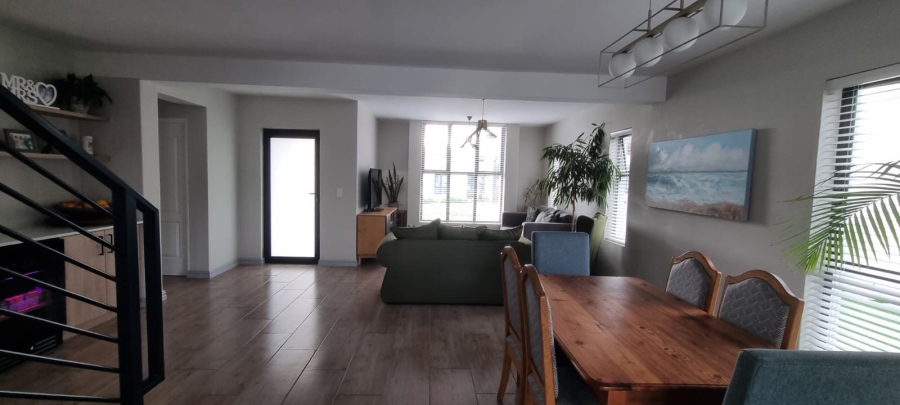 3 Bedroom Property for Sale in Jakarandas Western Cape